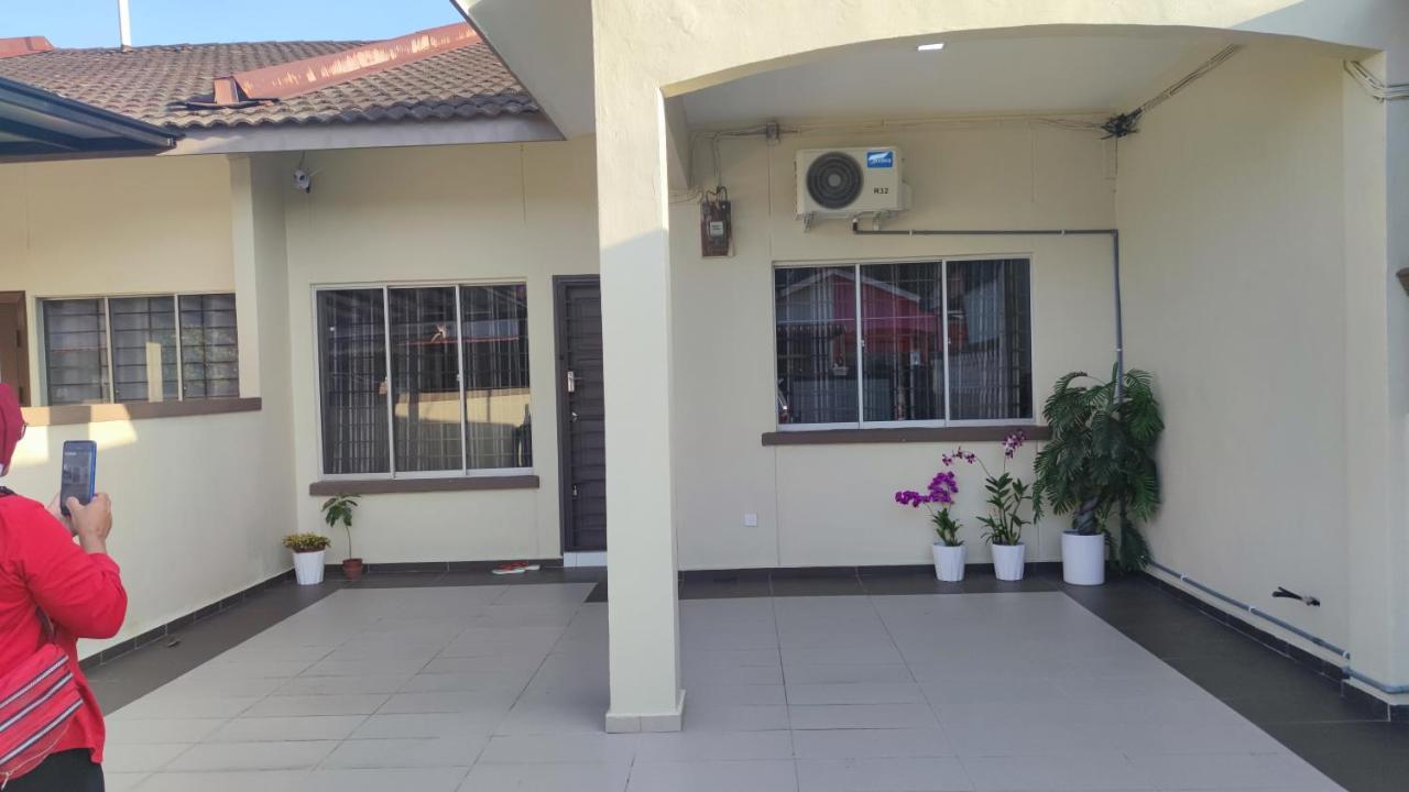 Home Stay Adams Pasir Gudang Exteriör bild